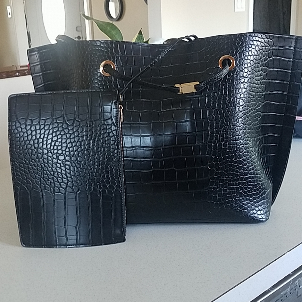 Zara tote trending!